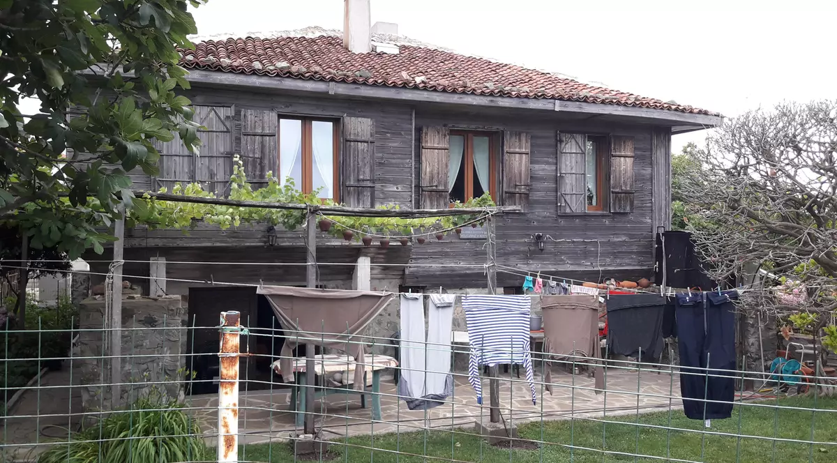 Mii de bulgari pun la dispoziție gratuit casele de la țară pentru cei care le îngrijesc