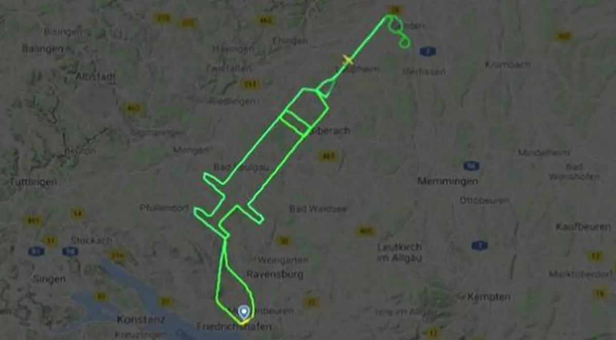 Un pilot a desenat pe cerul Germaniei o seringă pentru a marca startul campaniei de vaccinare anti-COVID în UE