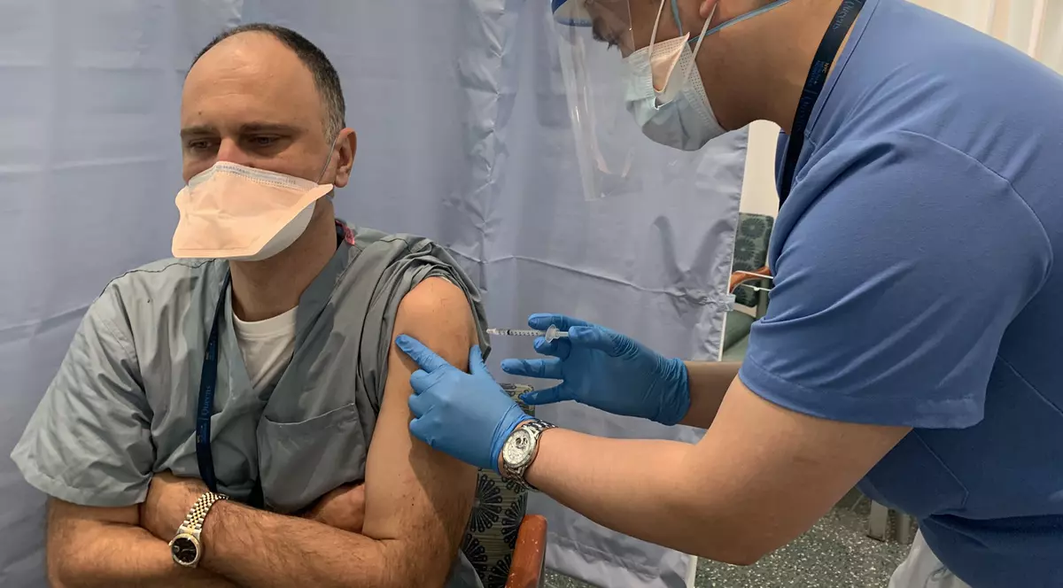 Doctor american de origine română, după ce s-a vaccinat împotriva COVID-19: ”Nu am niciun fel de efecte secundare”