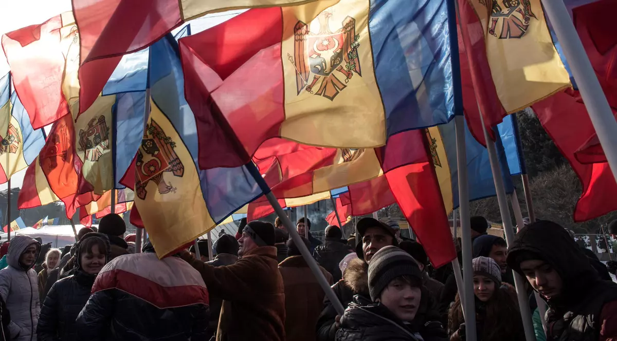 VIDEO | Protest la Chișinău: Mii de oameni se opun proiectului lui Igor Dodon care vrea să reducă atribuțiile președintelui Maia Sandu