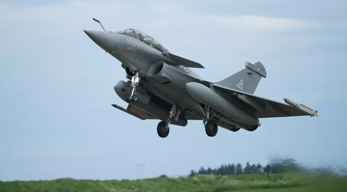 Vaccinul anti-Covid, livrat cu avioane militare în Marea Britanie