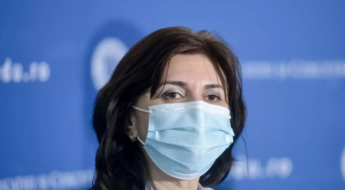 VIDEO Școala 9 a găsit un elev „admis” prin transfer la un liceu de elită din București, cu notă mai mică decât cei picați! Mama lui apare la evenimente cu ministrul Anisie