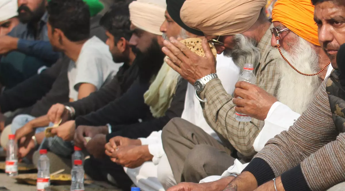 O boală misterioasă trimite sute de oameni în spital în India. ”Unii au leșinat sau au avut convulsii”