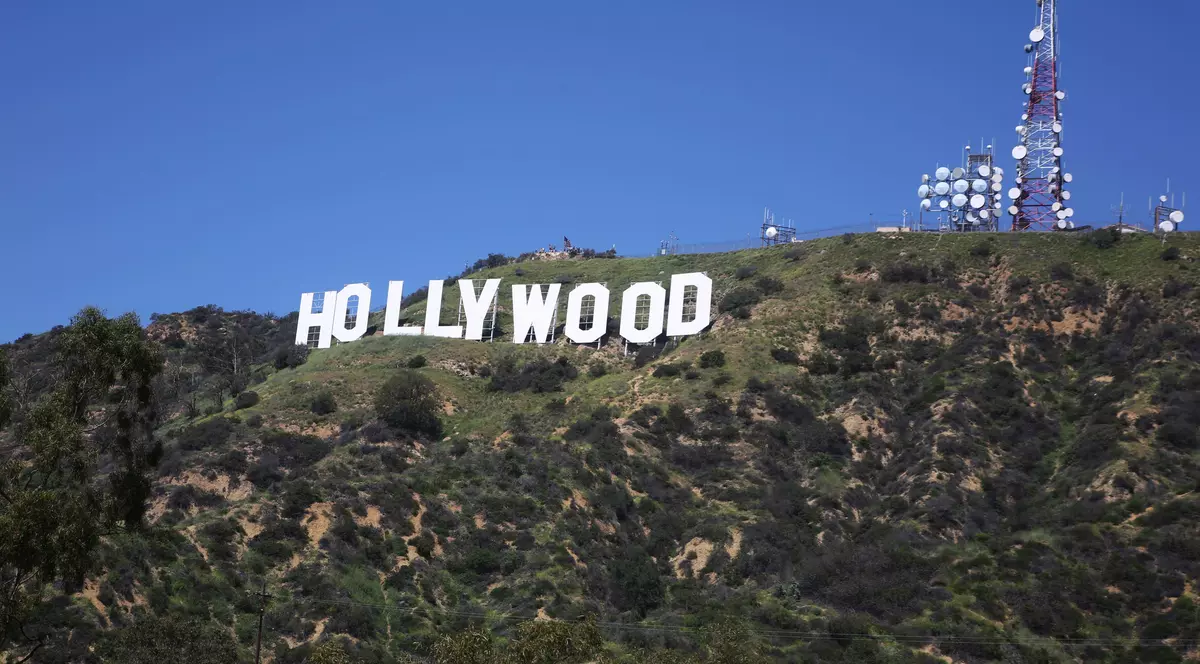 Filmele și serialele anului 2020. Criticii de film îți spun ce trebuie să vezi și de ce. Semnul de la Hollywood