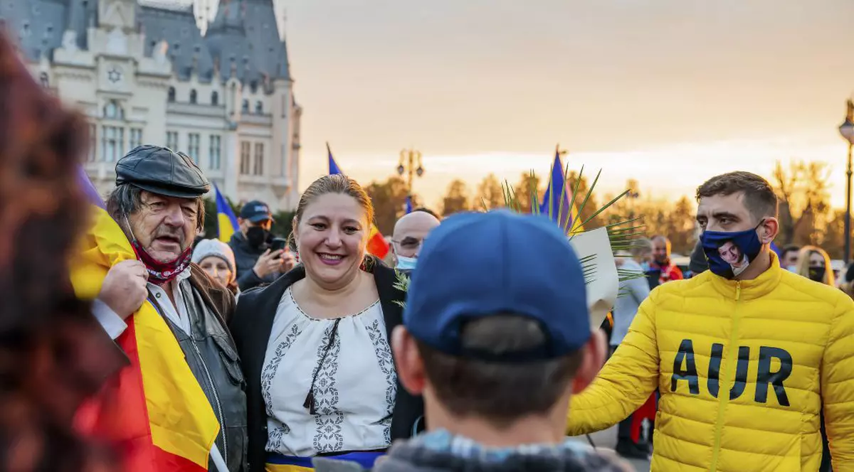 VIDEO Fenomenul AUR în social-media. Înainte de alegeri, pagina lui George Simion avea 4 milioane de interacțiuni pe Facebook fără bani, a lui Klaus Iohannis, 700.000!