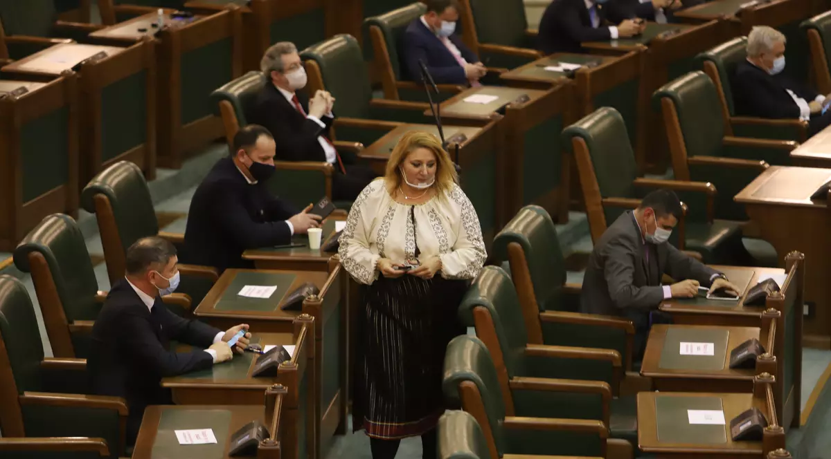 Vestea primită de Diana Șoșoacă astăzi în Parlament. Ce va face din a doua zi de mandat