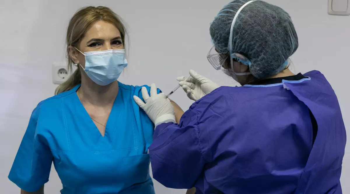 Ce se întâmplă cu dozele de vaccin anti-Covid rămase după vaccinarea personalului medical