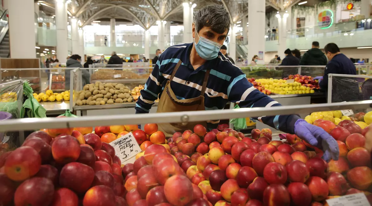 Producători în Piața Sudului. Foto: Dumitru Angelescu