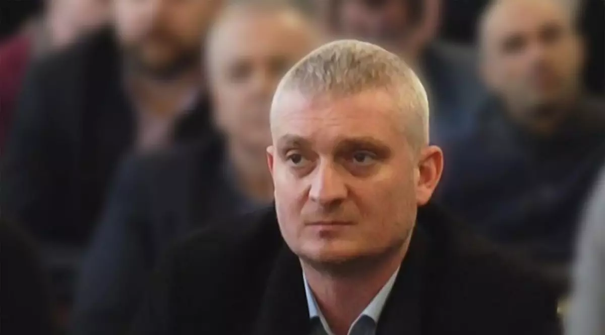 VIDEO Consilierul PNL din Brașov care a plecat din partid în februarie, când Libertatea a expus afacerile lui cu interlopii, e reținut de DNA împreună cu un reputat medic infecționist!