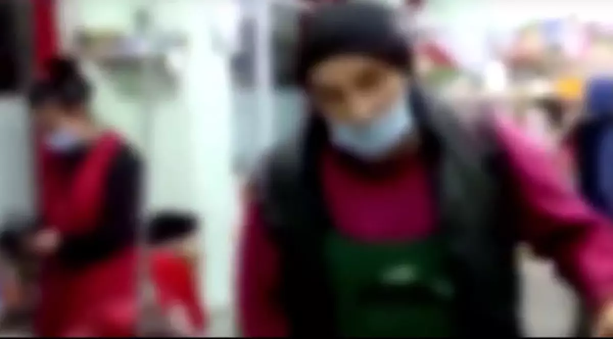 VIDEO | Un bărbat a fost amendat, după ce a filmat persoane fără mască într-un magazin