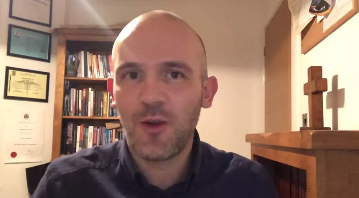 Medic român din Anglia, după ce s-a vaccinat împotriva COVID: „Eu cred în Dumnezeu şi ştiinţă”