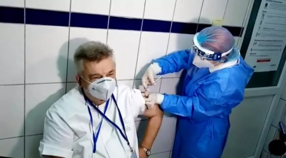 VIDEO | Medicul Sorin Rugină, prima persoană vaccinată din Constanța: ”Nu am avut nicio reacţie, decât bucuria că am fost vaccinat”