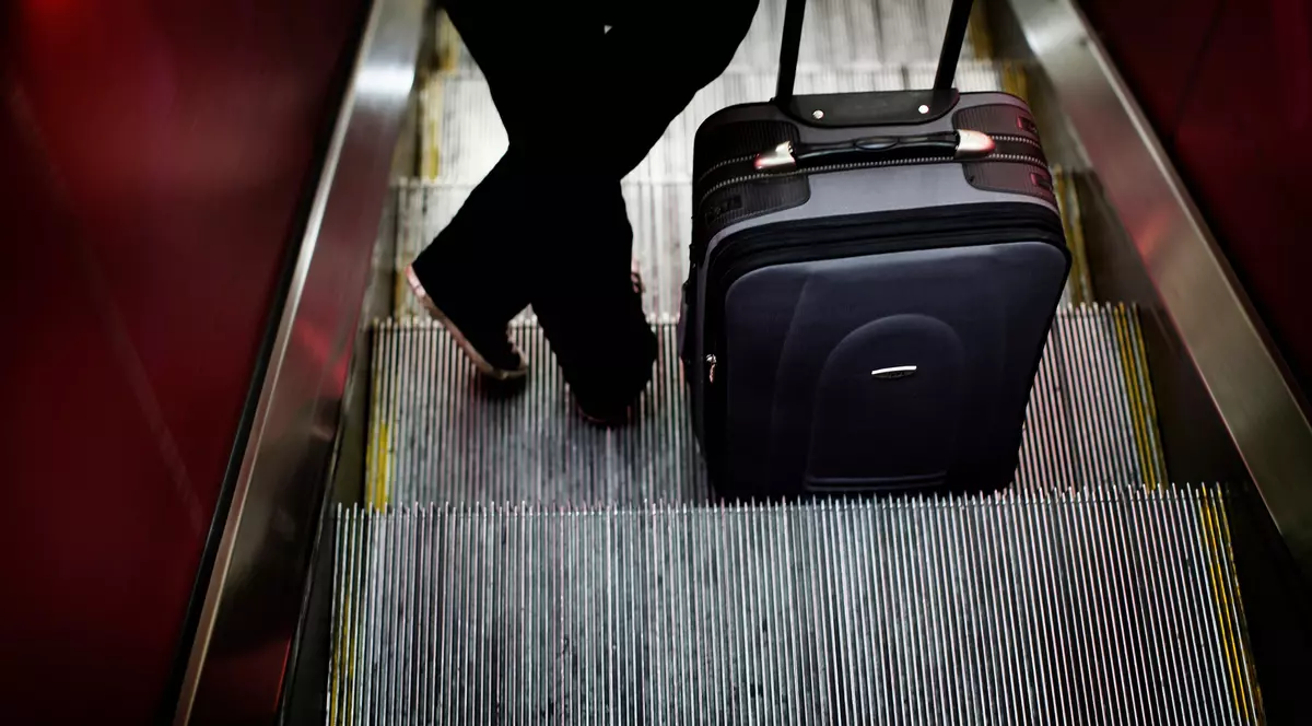 Un bărbat din Pitești și-a dat soția venită din Italia afară din casă, de frică să nu intre cu ea în izolare