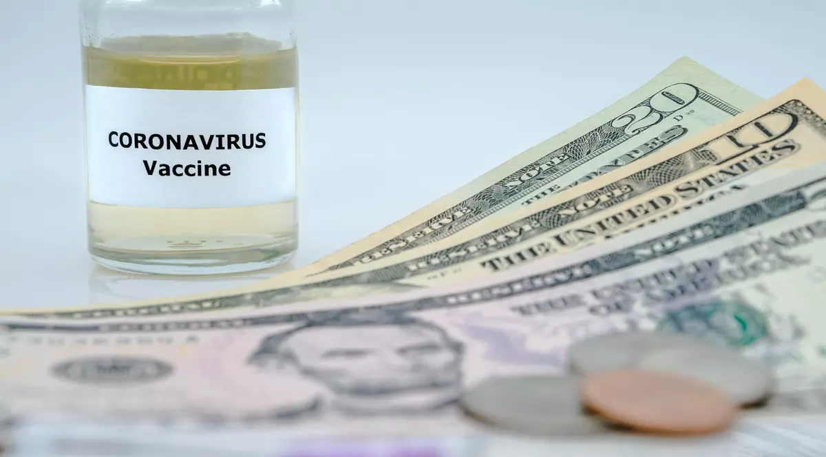 Bogații din California, dispuși să plătească sume uriașe ca să fie printre primii vaccinați anti-COVID-19