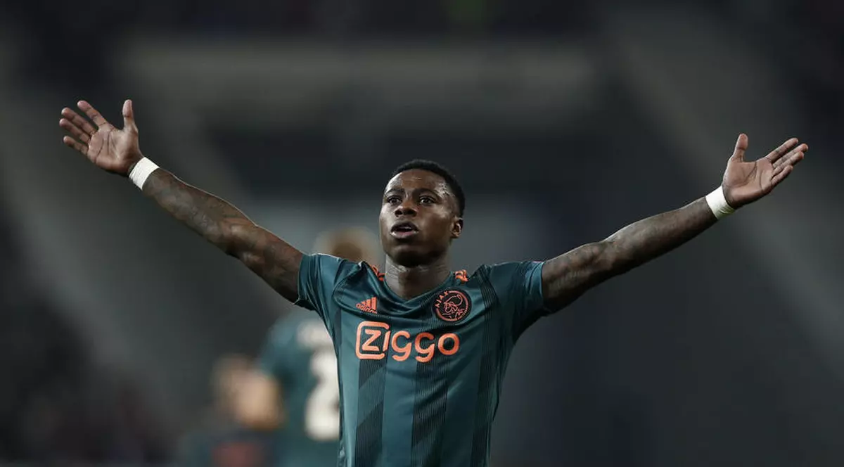 Atacantul lui Ajax și al naționalei Olandei, arestat după ce și-a înjunghiat o rudă