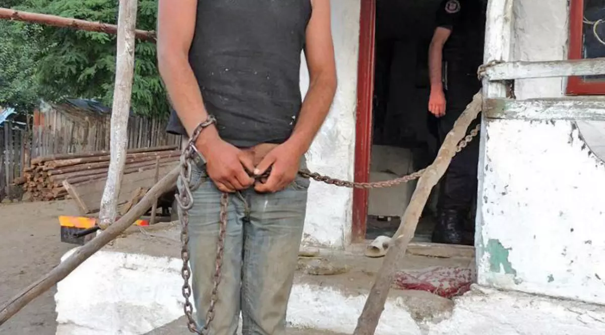 Ultimul sclav din Berevoeşti. Cum a reuşit să scape băiatul de la orfelinat din mâinile traficanţilor şi ce pedepse au primit ei, după cinci ani de cercetări