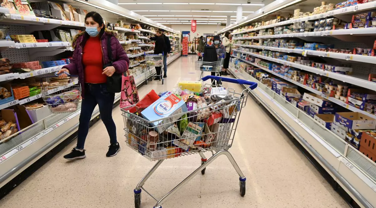 Un lanț de supermarketuri din Marea Britanie a început să raționalizeze mai multe produse înainte de Crăciun