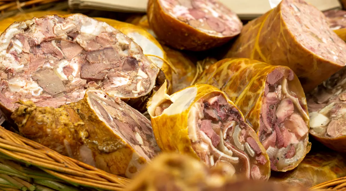 Tobă de casă - rețeta tradițională din carne de porc și carne de pui