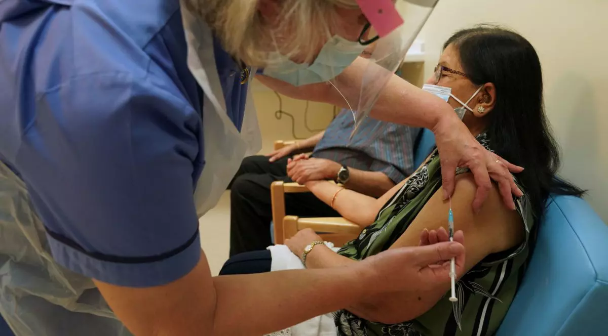 SUA încep luni o masivă campanie de vaccinare, într-un moment în care bilanțul morților COVID se apropie de 300.000