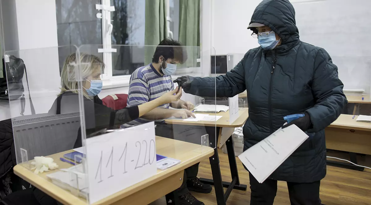 Ora 13: în țară au votat cu 500.000 de oameni mai puțin decât în 2016, în străinătate sunt deja cu 30% mai mulți votanți