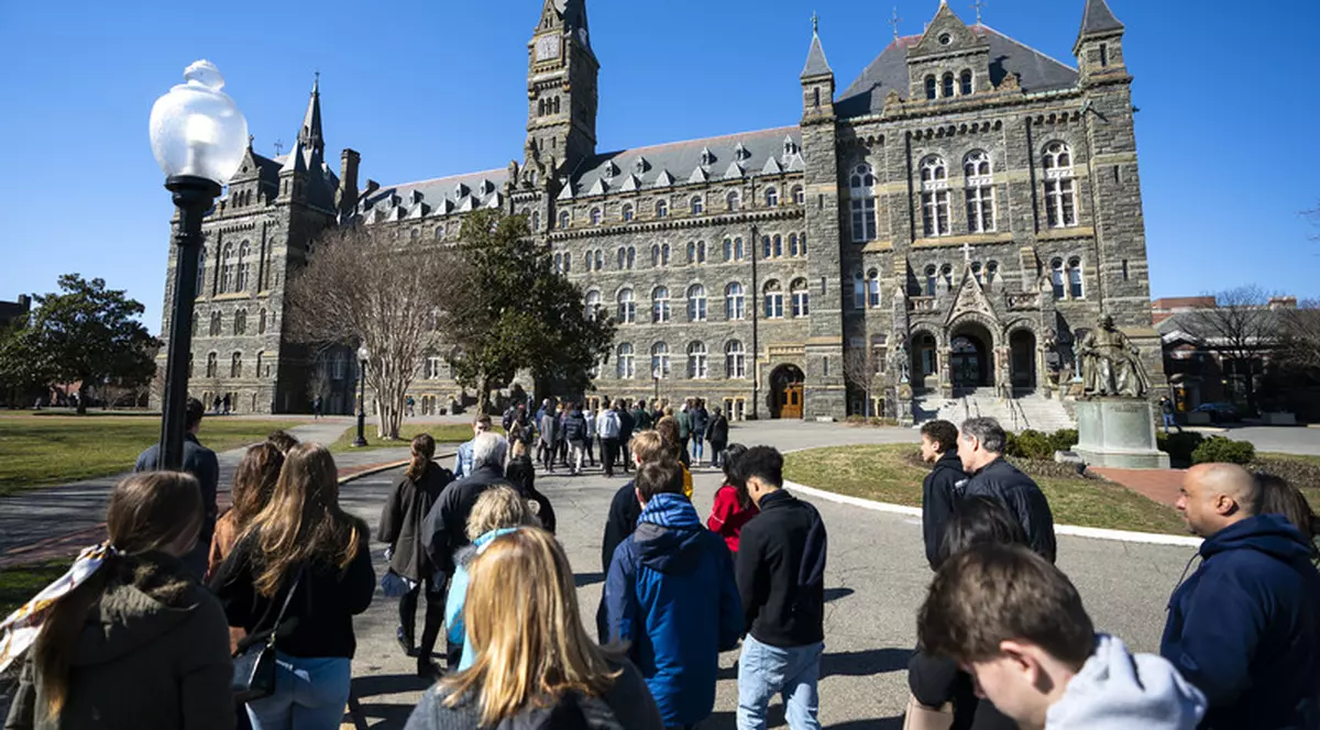 Sfaturile a doi profesori americani pentru tinerii români care vor să studieze la universitățile din SUA. Câteva lucruri de știut înainte să aplice