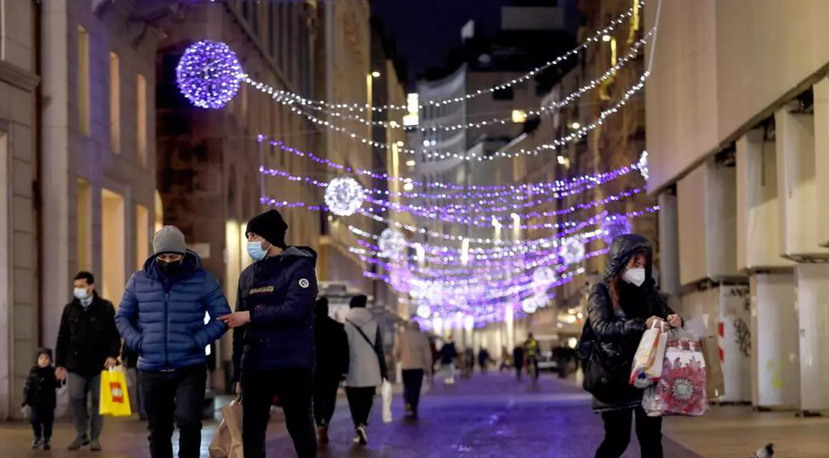 Italia interzice masa de Crăciun de la miezul nopții și deplasarea între regiuni