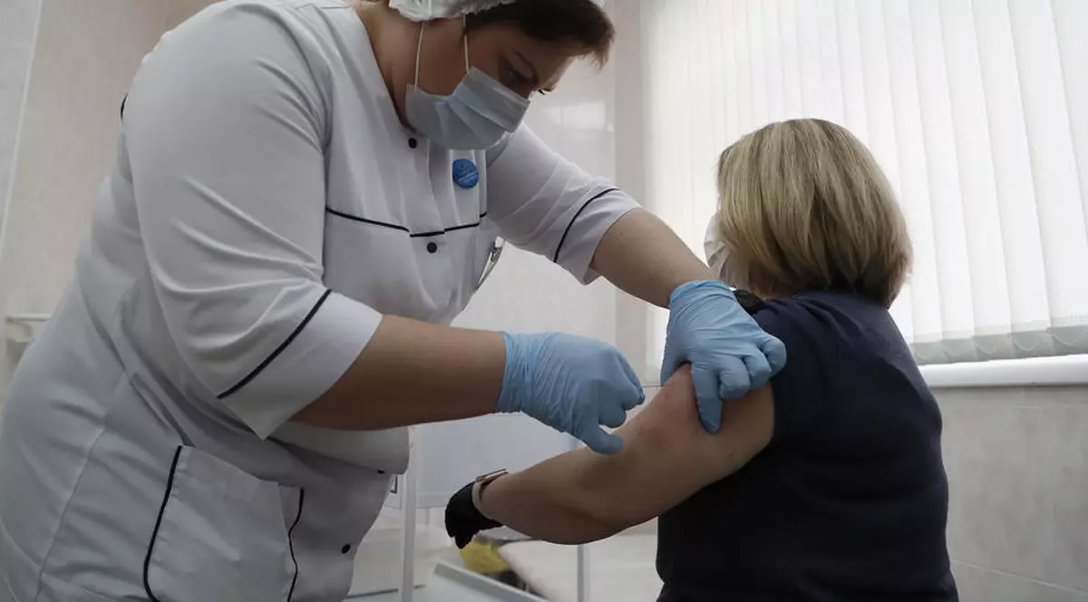 Marea Britanie începe de marți vaccinarea în masă. Ministrul Sănătății: ”Un moment istoric”