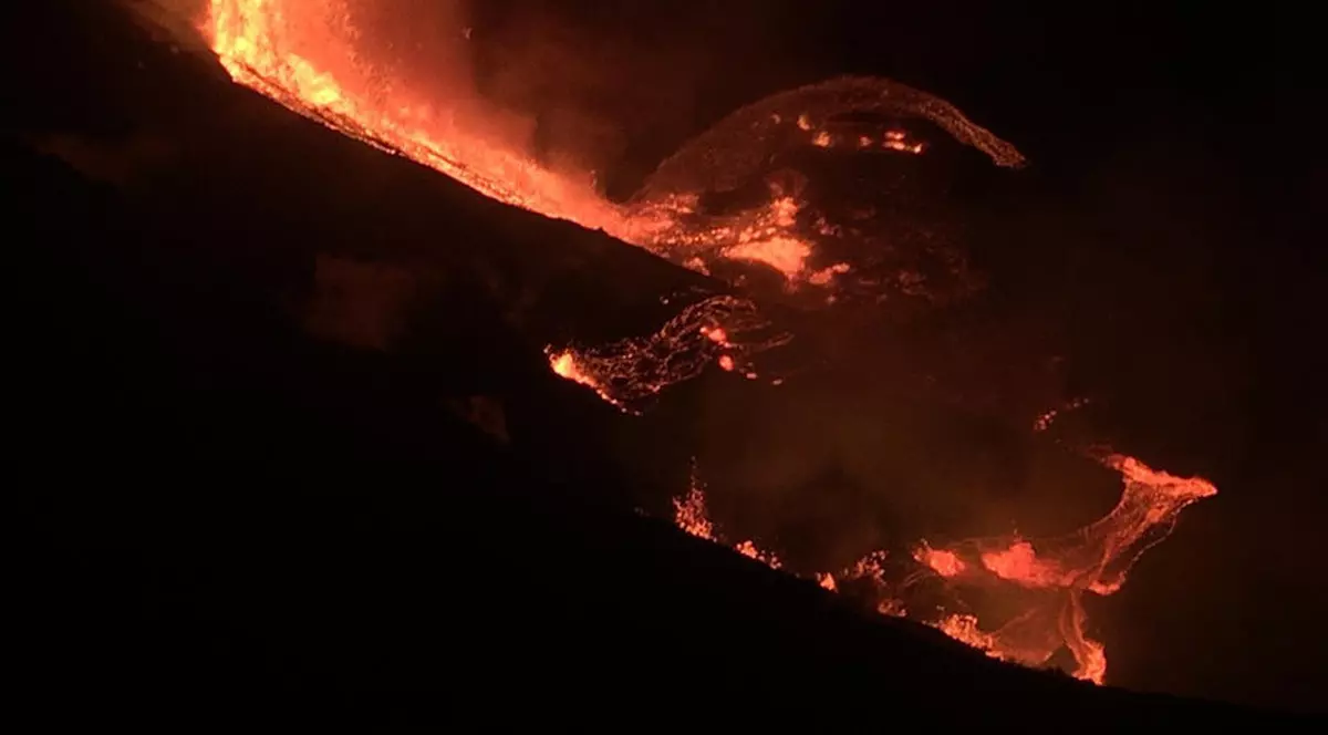 VIDEO | Vulcanul Kilauea a erupt.  Mii de oameni au fost evacuaţi din Hawaii