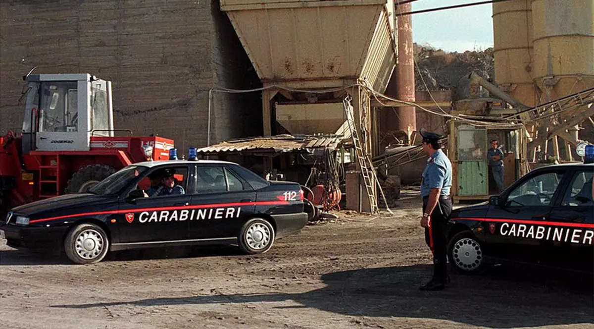 Român bătut crunt de traficanții de droguri, salvat de polițiștii anti-mafia