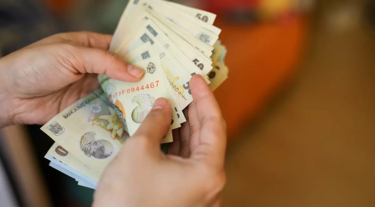 Patru știri importante despre banii tăi: ce trebuie să știi despre plata impozitelor, ce se întâmplă cu asigurarea auto și povestea revoltei micilor investitori