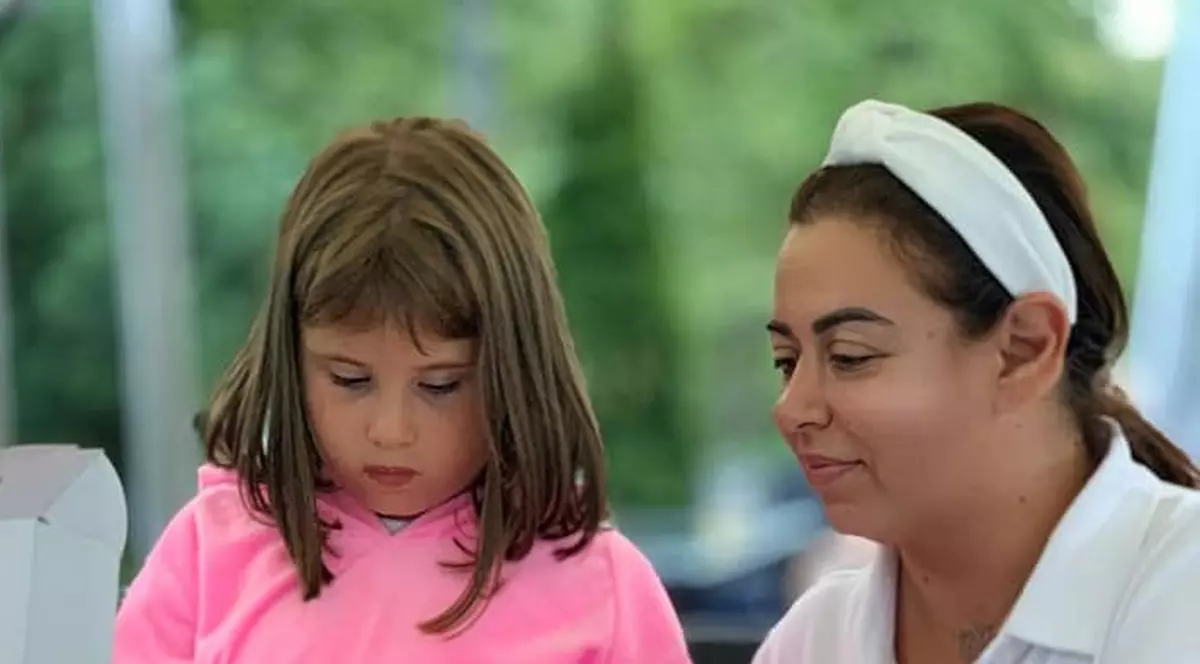 Fetița Oanei Roman a ajuns din nou la spital. Tatăl ei i-a fost alături. „Încă nu sunt gata toate analizele”