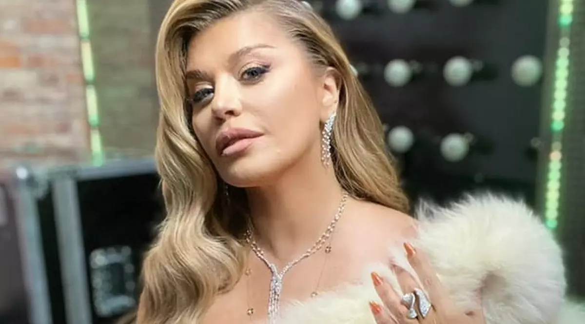 Cum arată fiica Loredanei Groza, în vârstă de 22 de ani. Elena este producător muzical