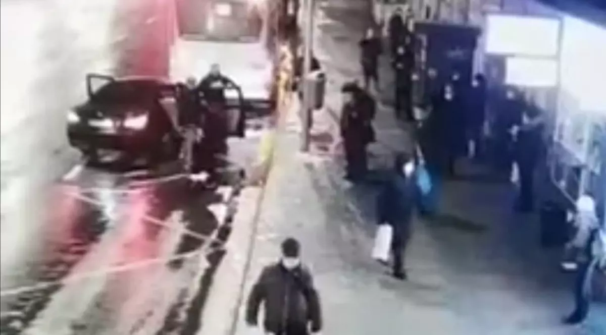 VIDEO | O fată de 15 ani, răpită în plină stradă, la Cluj-Napoca. Polițiștii au reținut trei bărbați