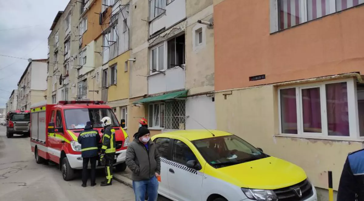 Un bărbat din Piatra Neamț și-a aruncat în aer apartamentul în care se afla și copilul său, supărat că a pierdut custodia acestuia