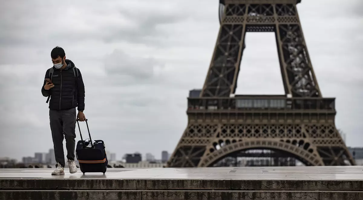 Franța pregătește noi restricții pentru a combate pandemia. Autoritățile anunță o posibilă carantină pentru Paris