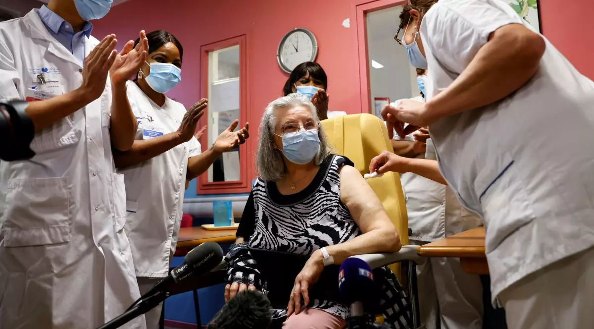 35 de francezi, aleși prin tragere la sorți, vor consilia guvernul de la Paris pe tema campaniei de vaccinare