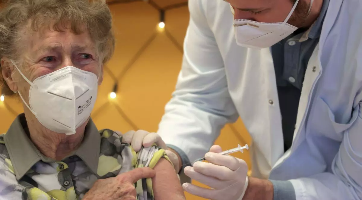 Germania și Danemarca iau în calcul să amâne administrarea celei de-a doua doze a vaccinului COVID, din cauza stocurilor limitate