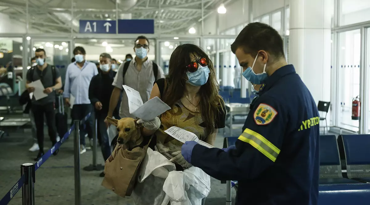 OMS avertizează aeroporturile să nu impună călătorilor să fie vaccinați împotriva COVID