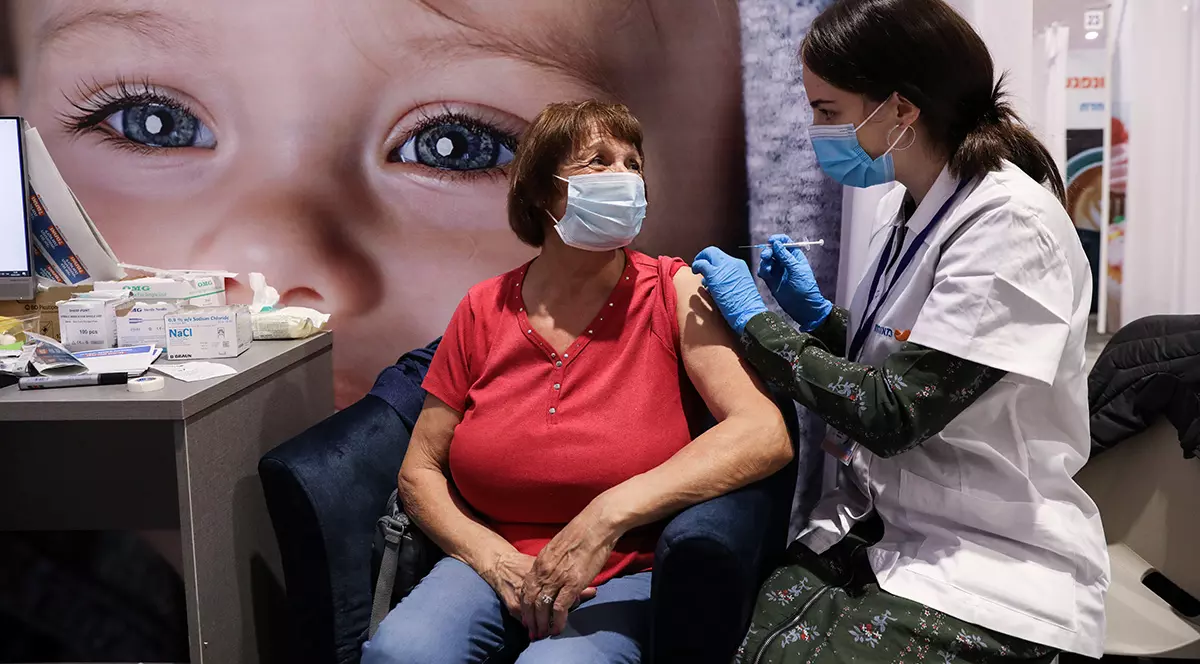 Israelul extinde imunizarea la tinerii cu vârste cuprinse între 16 și 18 ani