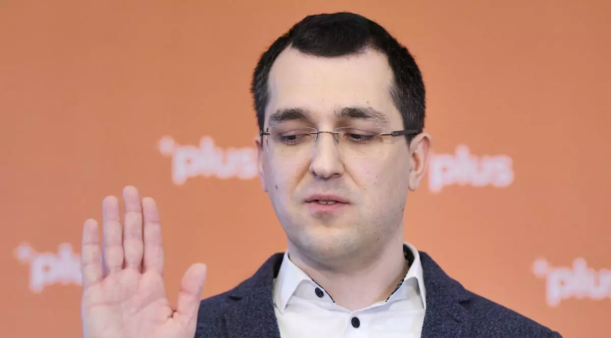 Ministrul sănătății Vlad Voiculescu cere oficial intervenția legii împotriva ”mimicii” artiștilor din programul de Revelion de la TVR