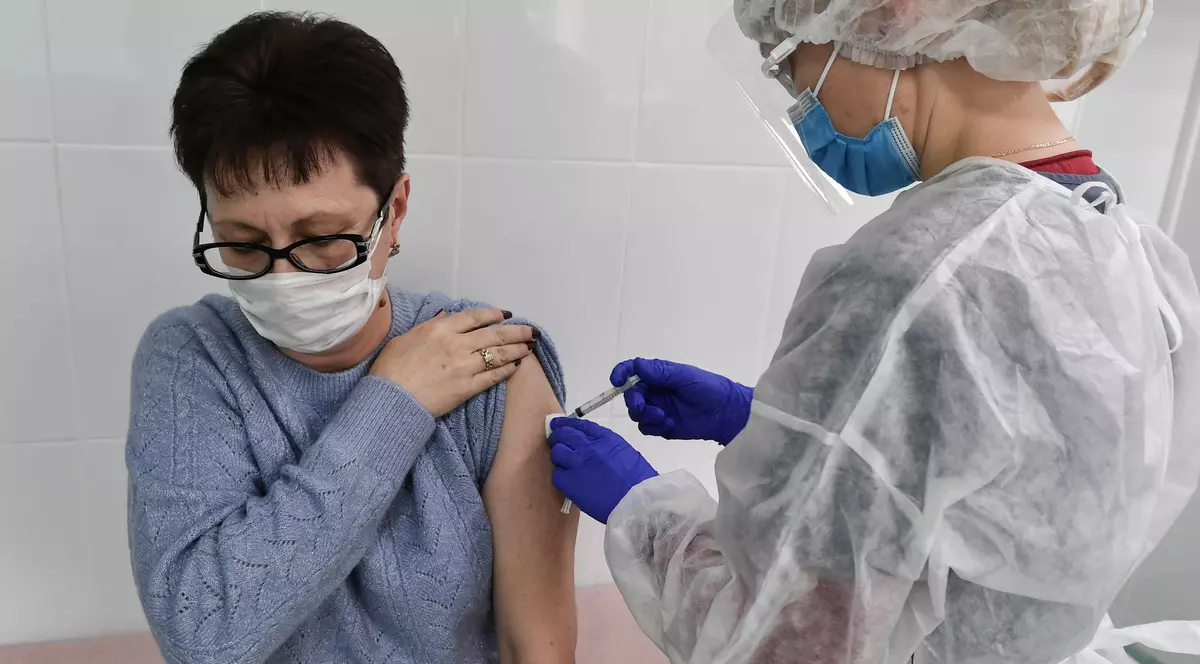 Rusia a vaccinat peste 800.000 de oameni împotriva COVID-19 cu Sputnik V. Cei imunizați primesc certificate