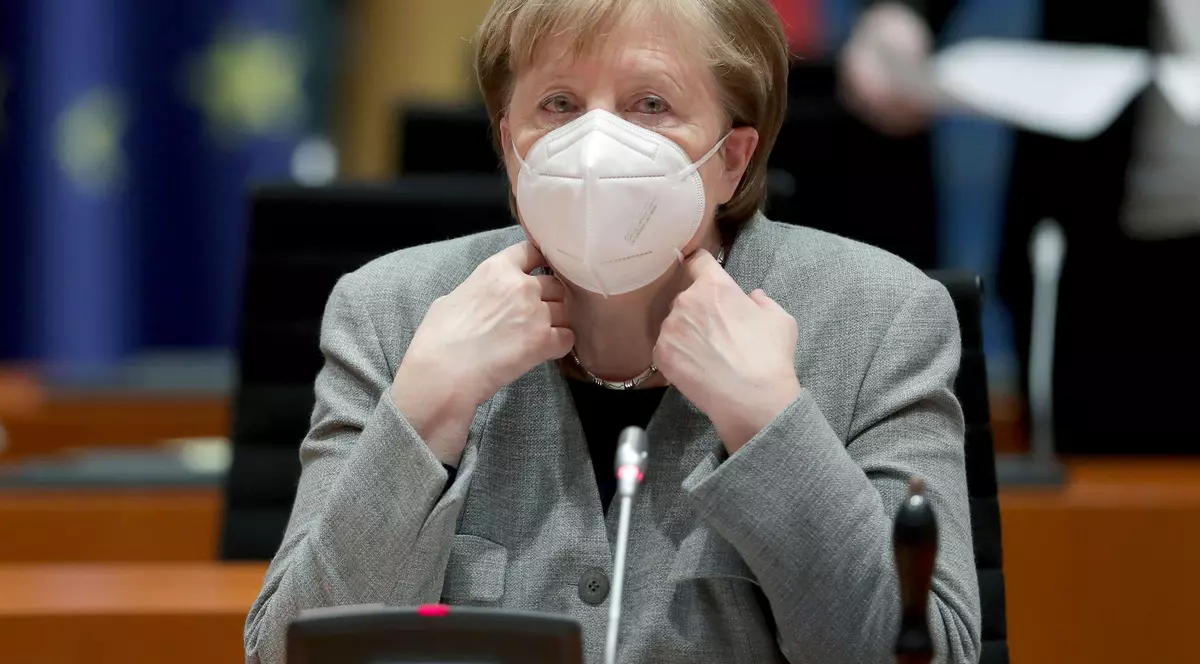 Germania analizează introducerea obligativității măștilor de tip FFP2 în magazine și în transportul în comun. Ce implicații ar putea avea decizia