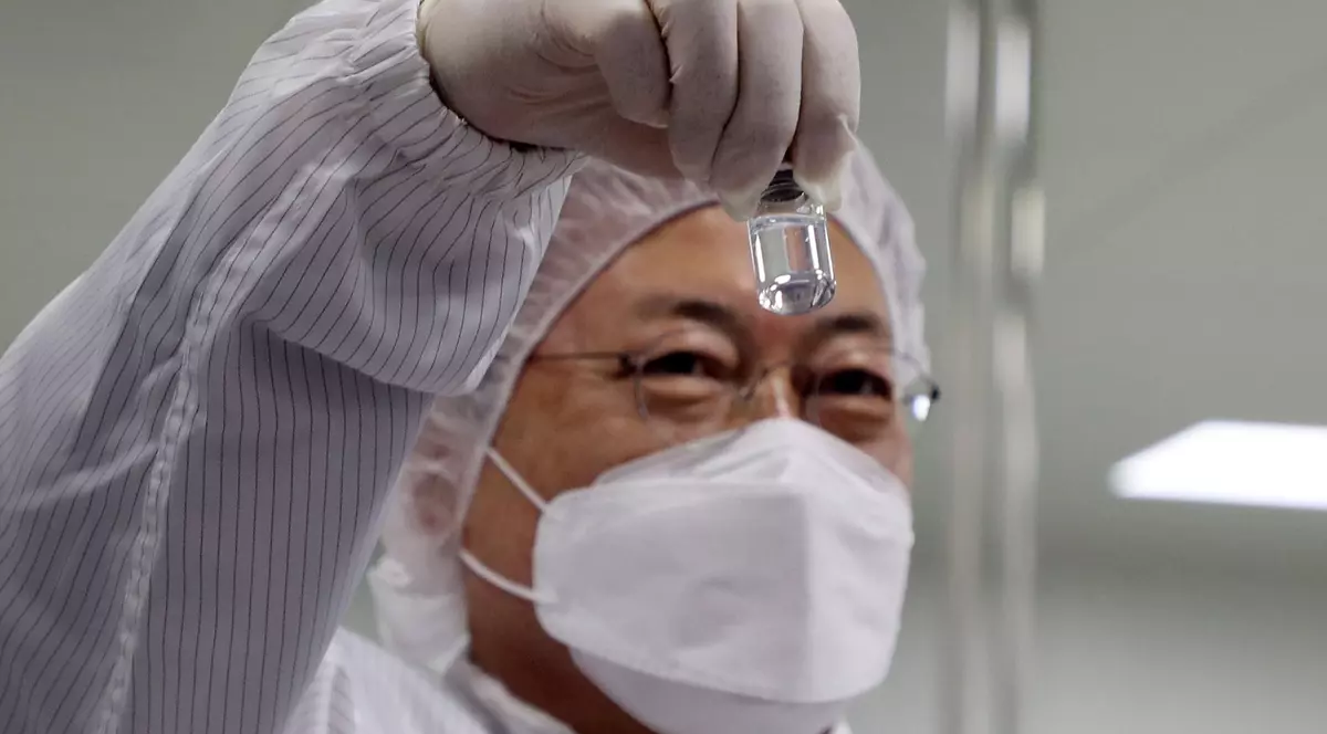 Studiu: Tulpina sud-africană de coronavirus scade eficacitatea vaccinurilor anti-COVID-19