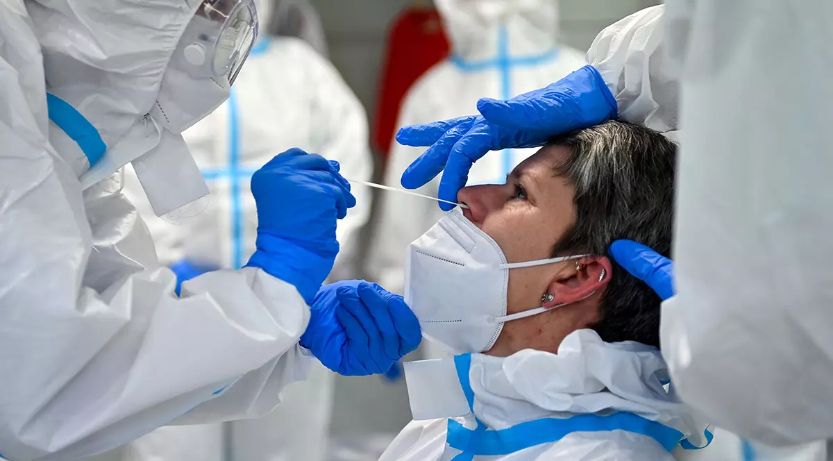 Aproape 3.000 de cazuri de COVID-19 în ultimele 24 de ore, la un număr mai mare de teste, față de ziua precedentă. Numărul deceselor, în creștere