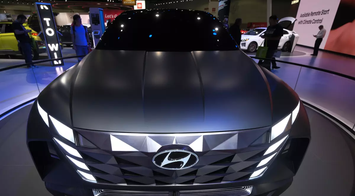 Hyundai, în discuții cu Apple pentru realizarea unei mașini electrice. Steve Jobs voia să construiască un autoturism Apple încă din 2008. Concept futurist Hyundai la un salon auto
