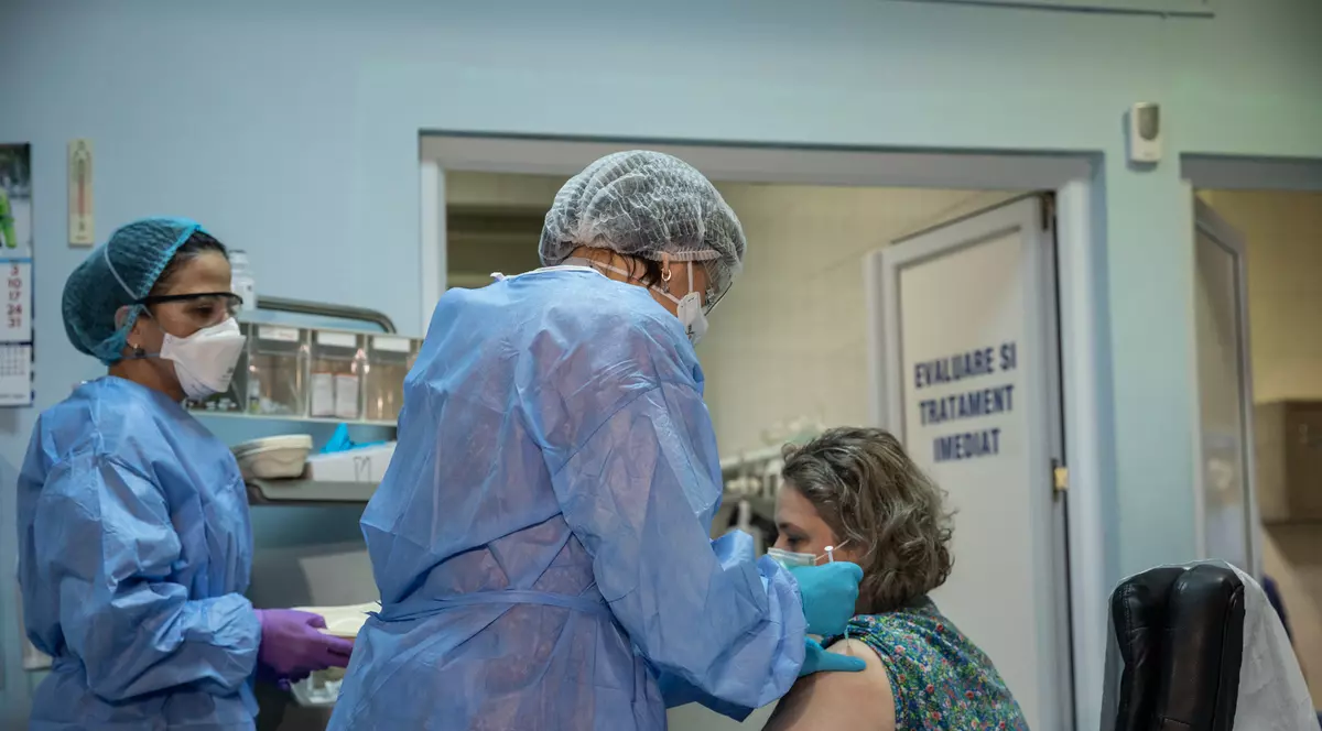 Ministerul sănătății: ”Vaccinurile împotriva COVID-19 disponibile în România permit donarea de sânge imediat după vaccinare”