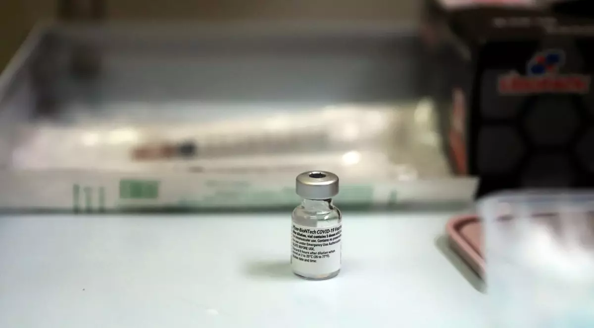 SONDAJ. Ce i-ar face pe o mare parte dintre românii care nu vor să se vaccineze să-și schimbe părerea