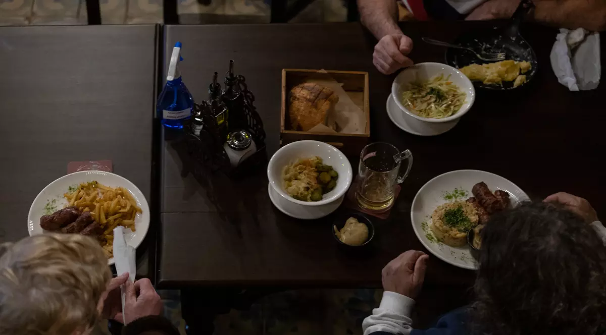 Restaurantele și cafenelele din București s-au redeschis luni, 25 ianuarie. Foto: Vlad Chirea / Libertatea