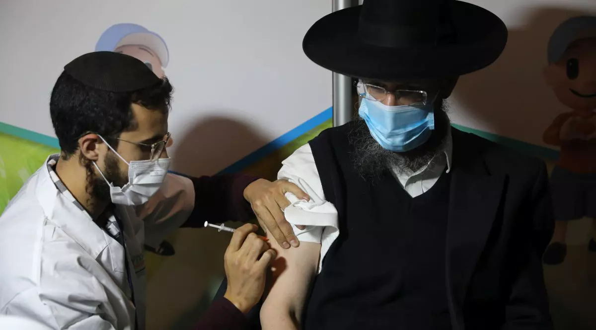 Israel a imunizat cu ambele doze de vaccin anti-COVID peste jumătate din populaţie