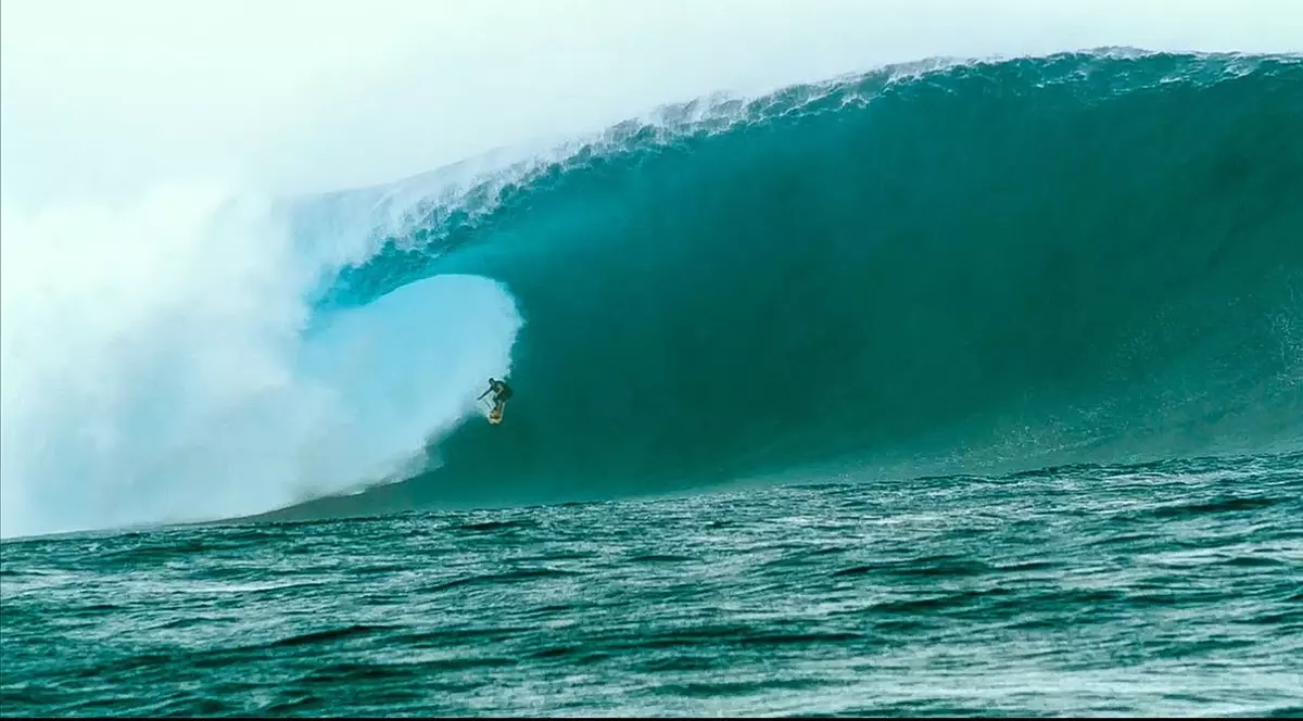 VIDEO | Record mondial în surfing. Un american a învins un val de 30 de metri